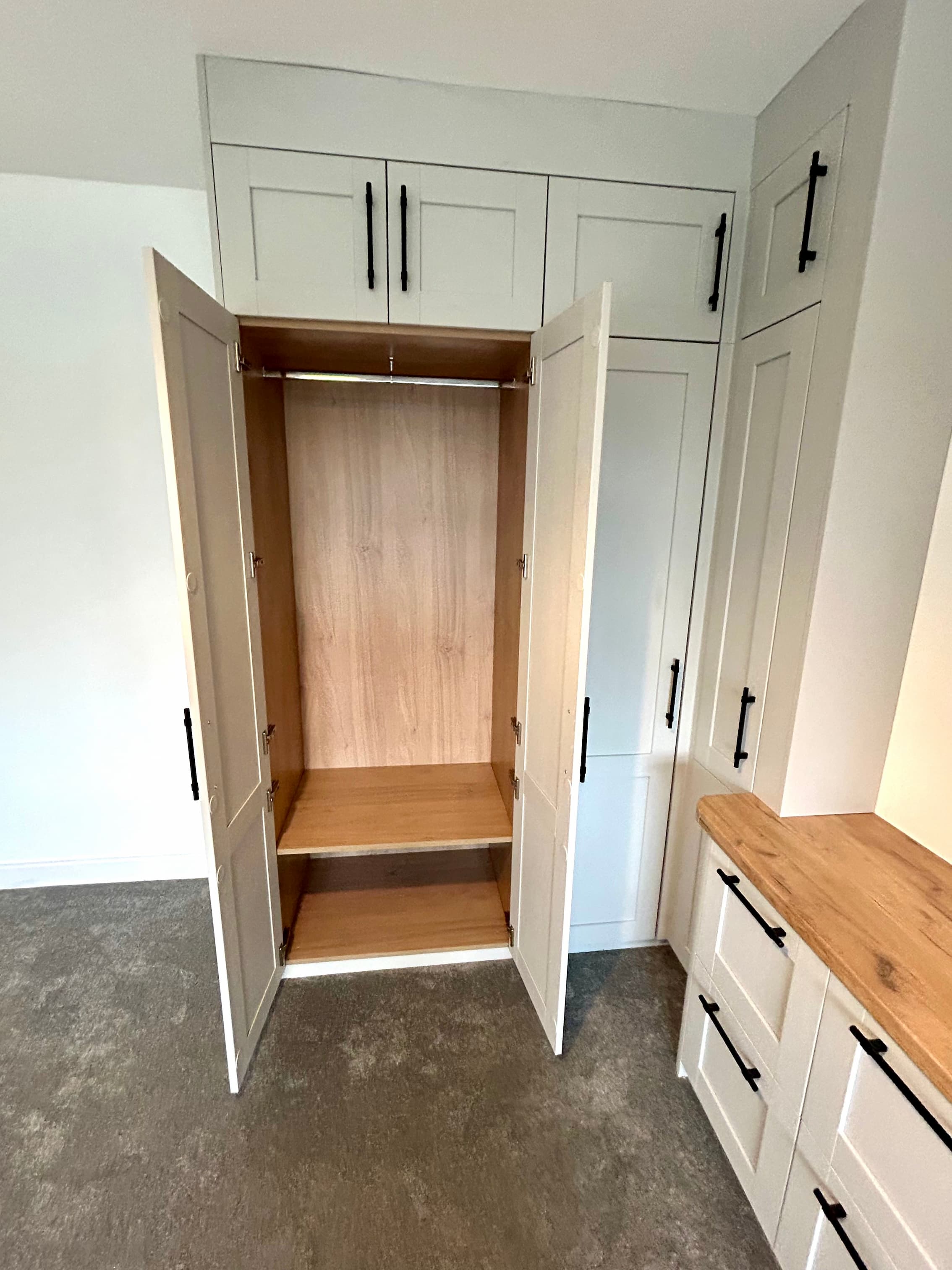 Fitted Wardrobes Kislingbury - Custom-fitted wardrobes in Kislingbury, designed to maximize storage space and complement the bedroom decor. in Kislingbury