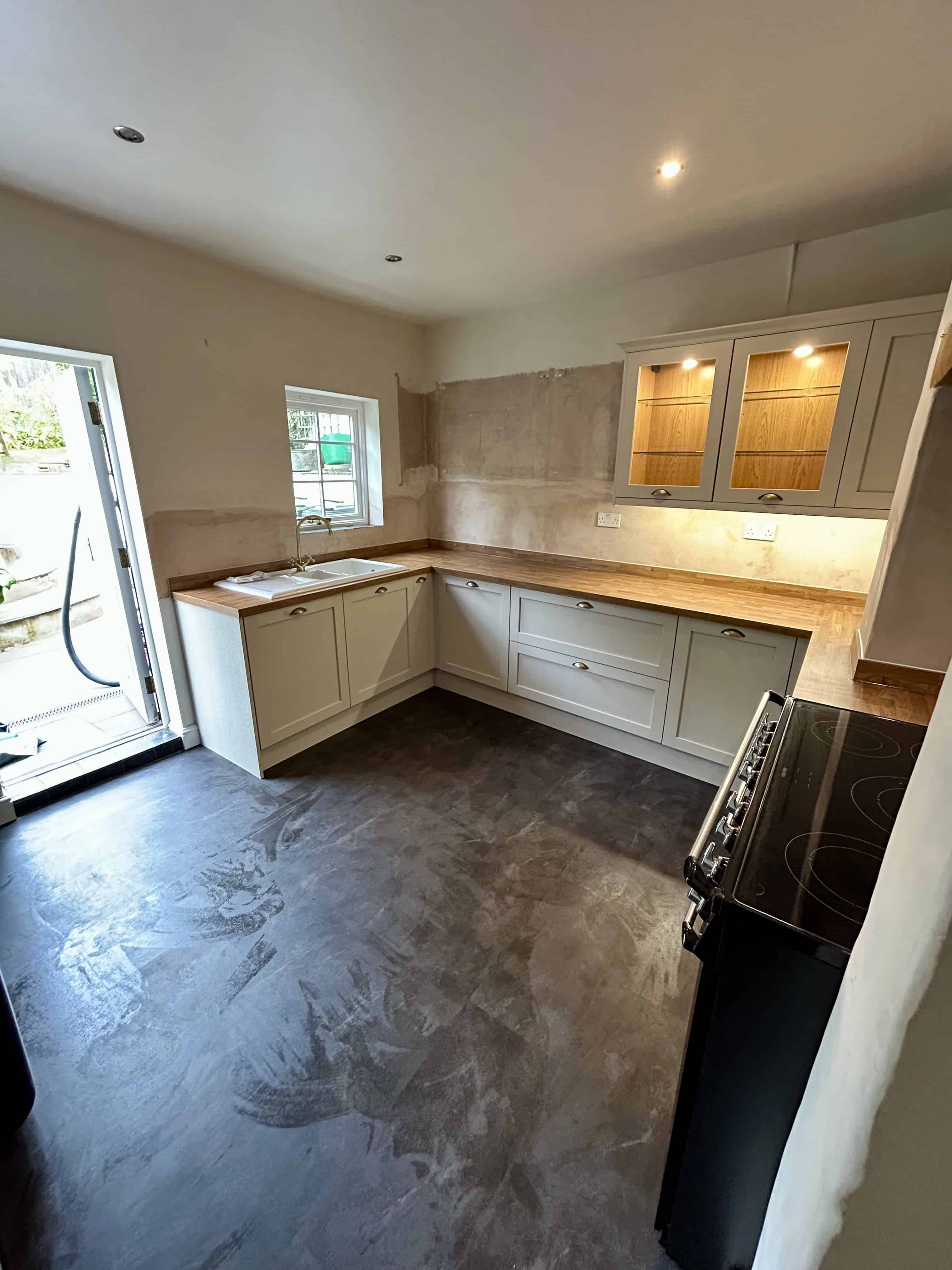 Kitchen Thrapston - Elegant kitchen fitting in Thrapston, blending modern convenience with village character. in Thrapston